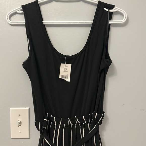 Suzy Shier Capri Jumpsuit - Picture 2 of 2